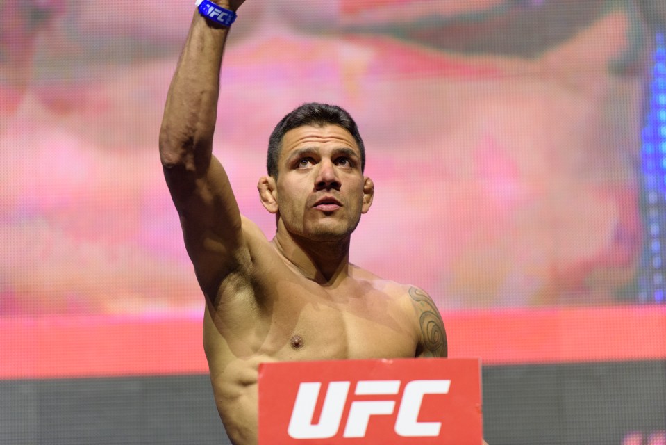  Defending UFC lightweight champion Rafael dos Anjos