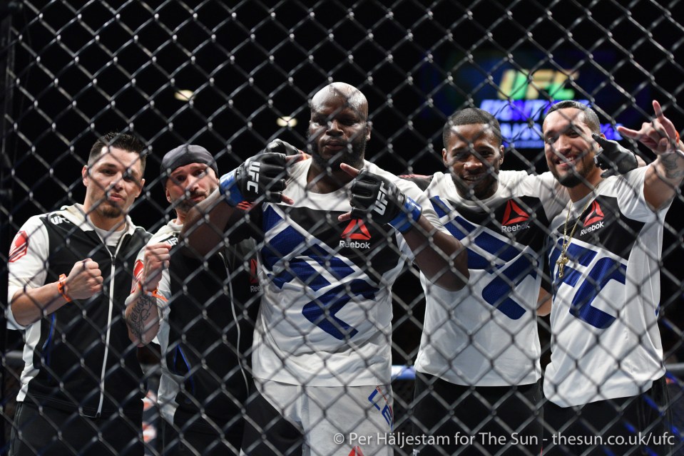  Derrick Lewis celebrates with his team after defeating Roy Nelson