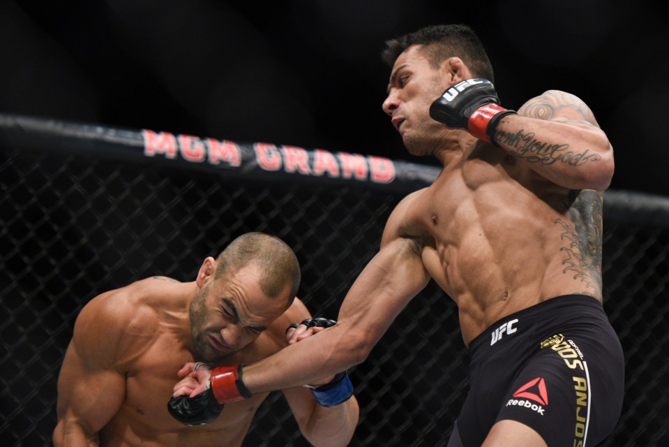  Rafael dos Anjos landed clean on Alvarez, but the Philadelphia man came roaring back to stop him and win the UFC lightweight title