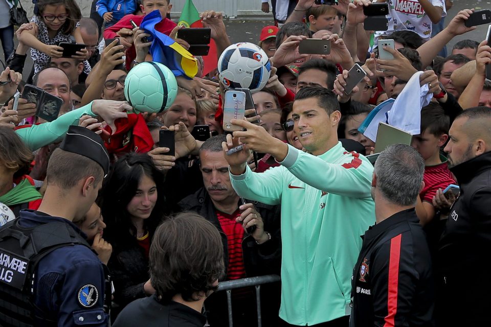  Portugal star Ronaldo shows the other side of his personality with fans