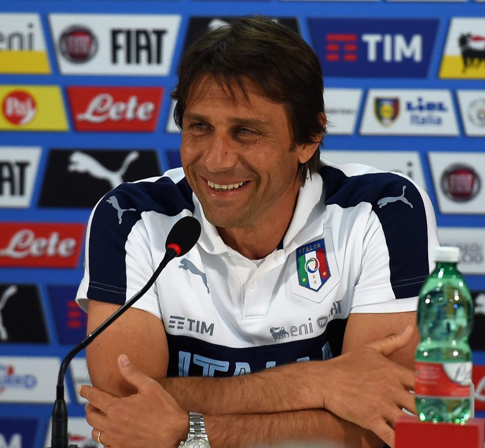  Conte jokes with the media, with whom he had an up-and-down relationship