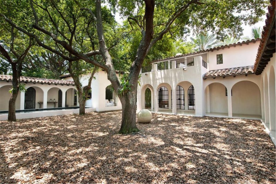  Designer Calvin Klein is also struggling to sell his Florida home