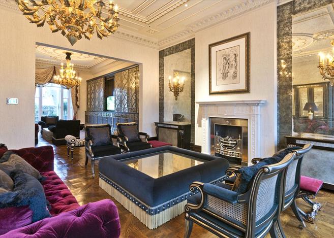  Guests can be entertained in the spectacular drawing room, which features a stunning chandelier as the centrepiece