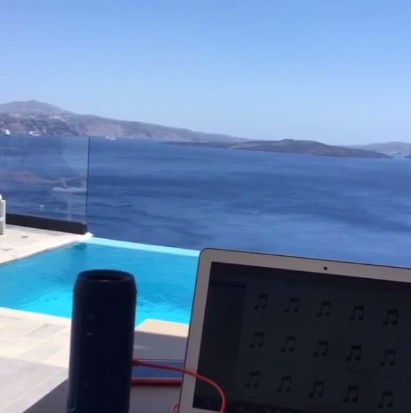  Anthony Martial takes a video of his surroundings - but can you spot something peculiar?