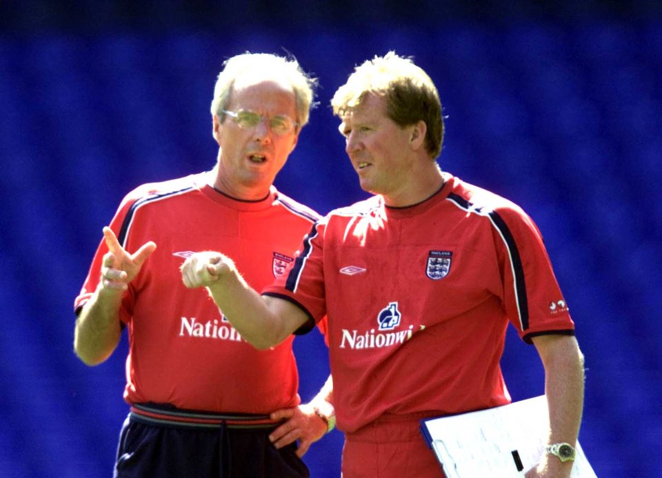  Sven and then-assistant manager Steve McClaren talk England tactics in 2001