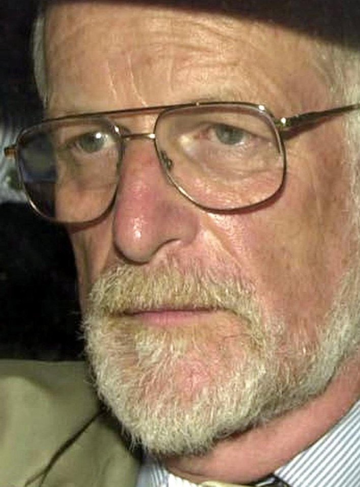  Weapons expert David Kelly had briefed the media about concerns over an Iraq WMDs dossier