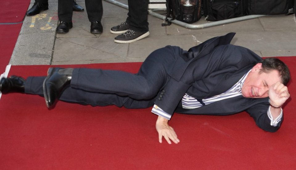  Jools Holland looks in pain after falling over