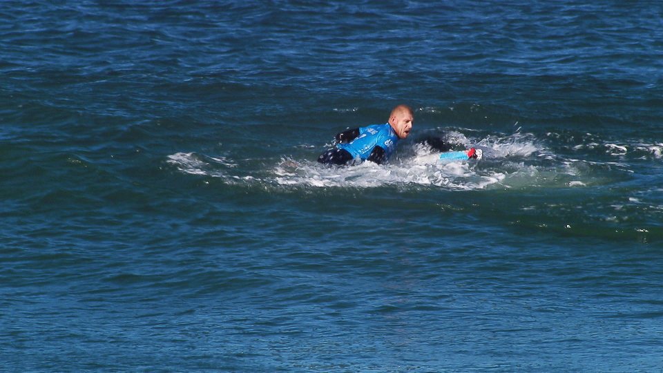  Mick Fanning tries to fight off the shark attack in South Africa