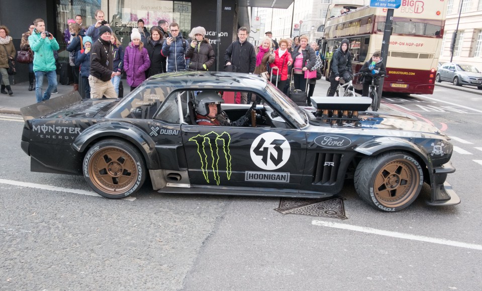  Matt LeBlanc was filmed doing "doughnuts" near the memorial in  Whitehall