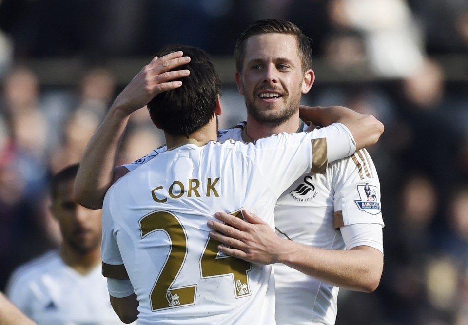  Gylfi Sigurdsson looks set to snub Everton and sign a new deal at Swansea