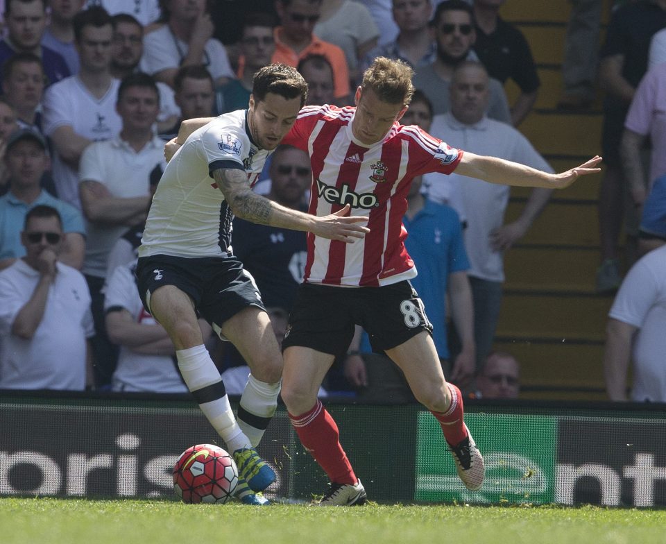 Tottenham Hotspur vs Southampton. FA Premier League. Pic Richard Pelham. 08.05.16. Ryan Mason and Steven Davis.