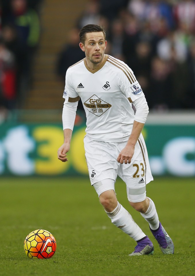  Gylfi Sigurdsson looks set to stay in south Wales after snubbing Everton