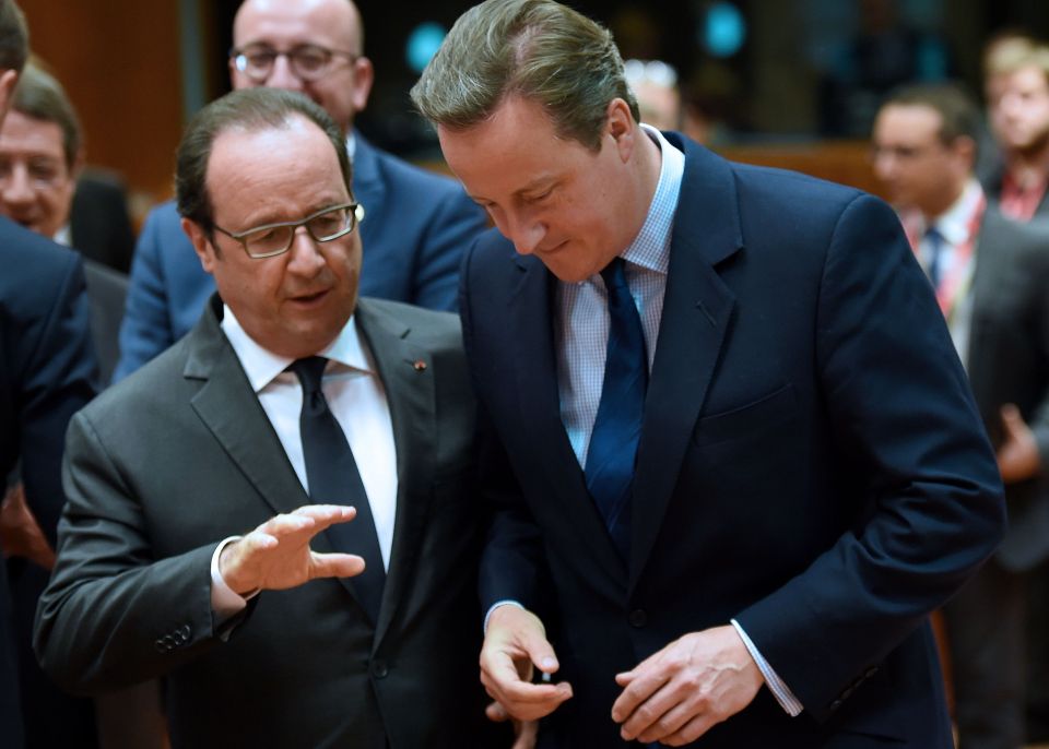 French President Francois Hollande speaks with Britain's Prime minister David Cameron