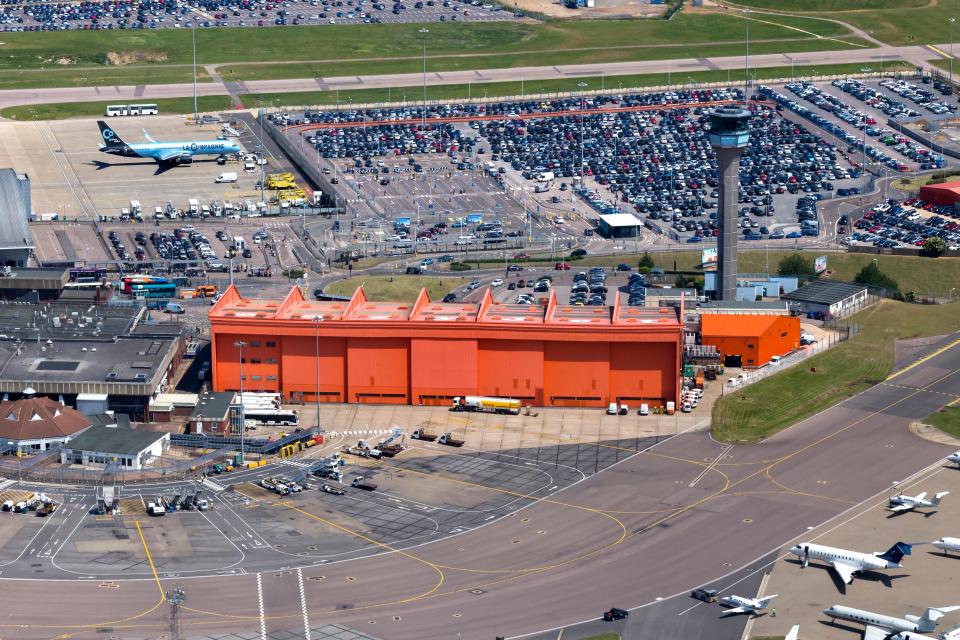  The BAE 146 was reportedly met by five fire engines on the runway of Luton Airport