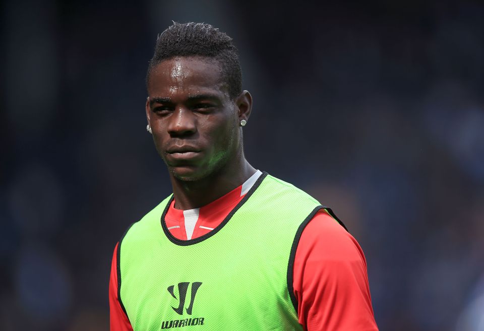  Mario Balotelli can't beat Coleen Rooney when it comes to ten-pin bowling