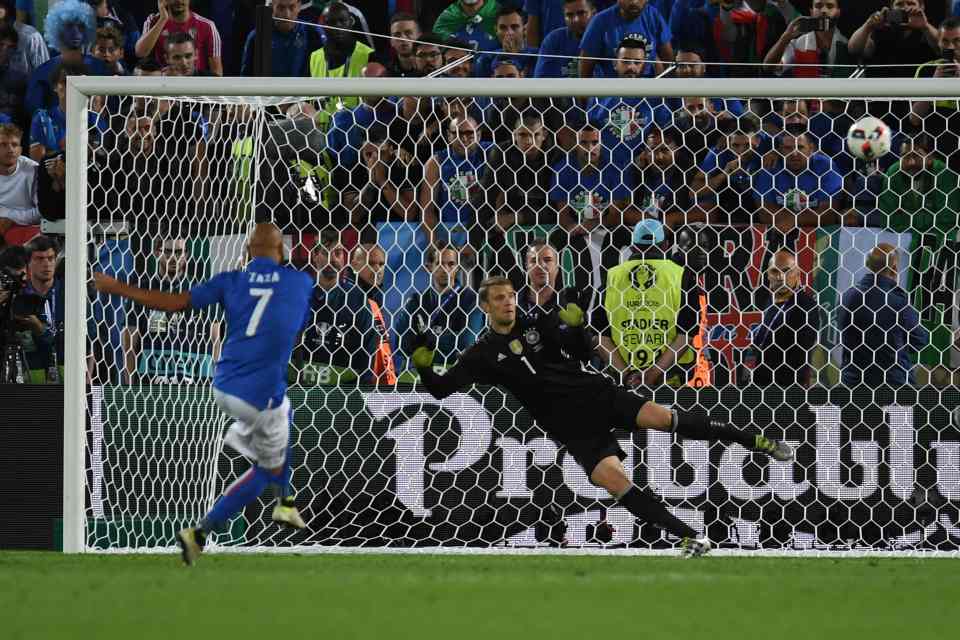  Simone Zaza sends his effort over the bar after a bizarre run up routine