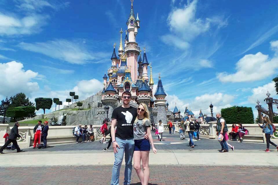  Beth and her boyfriend Lee regularly go to Disney resorts