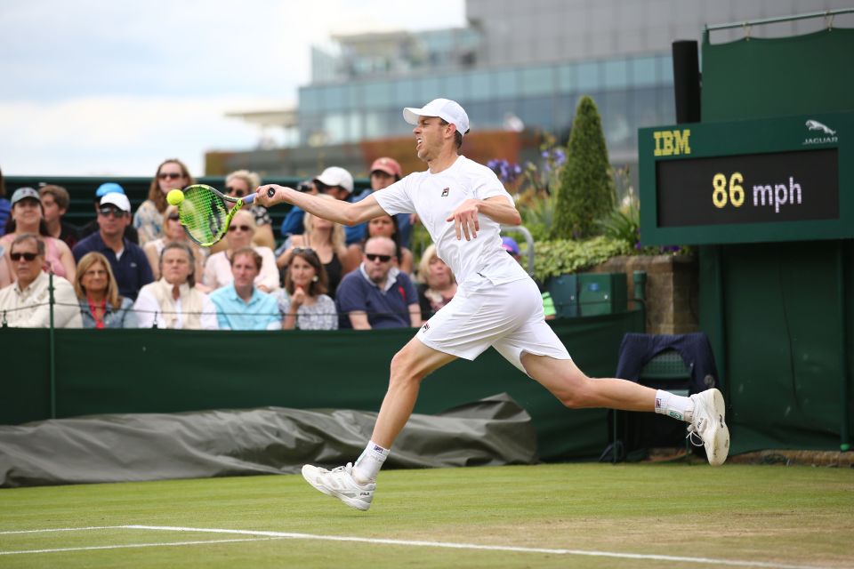  Sam Querrey blasted past Mahut to reach quarter finals