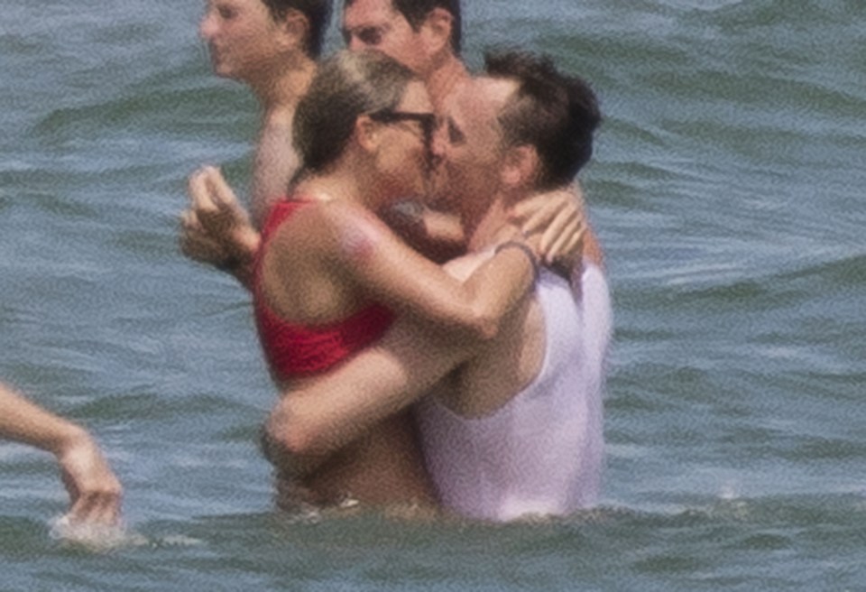  Taylor has enjoyed the day with new boyfriend, Tom Hiddleston