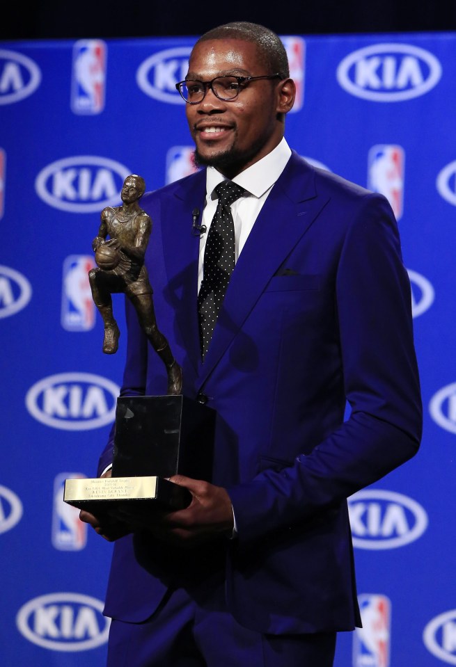  Kevin Durant holds the MVP trophy for the 2014 season