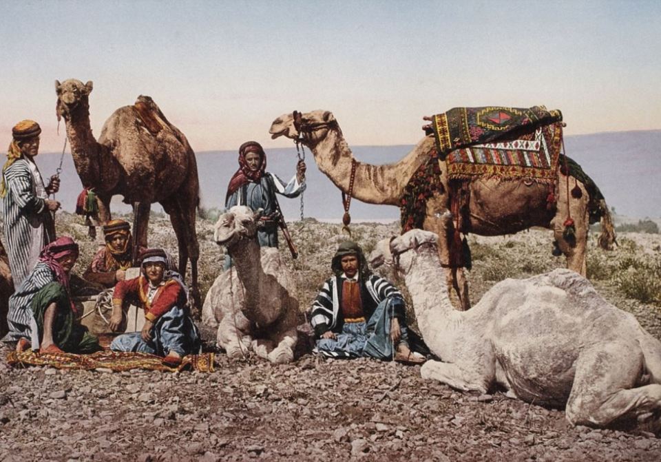 This shot, captured in 1895, shows a pack of camels and their drivers in the Syrian desert