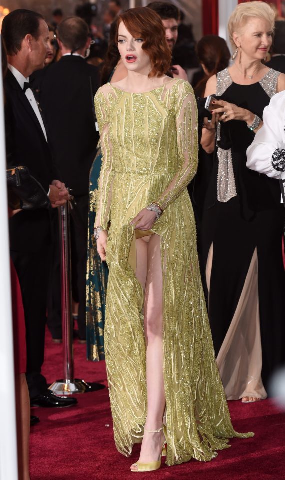  Emma Stone had a SHOCKER at the 2015 Oscars when she accidentally flashed her undies while holding up her green dress as to not trip over