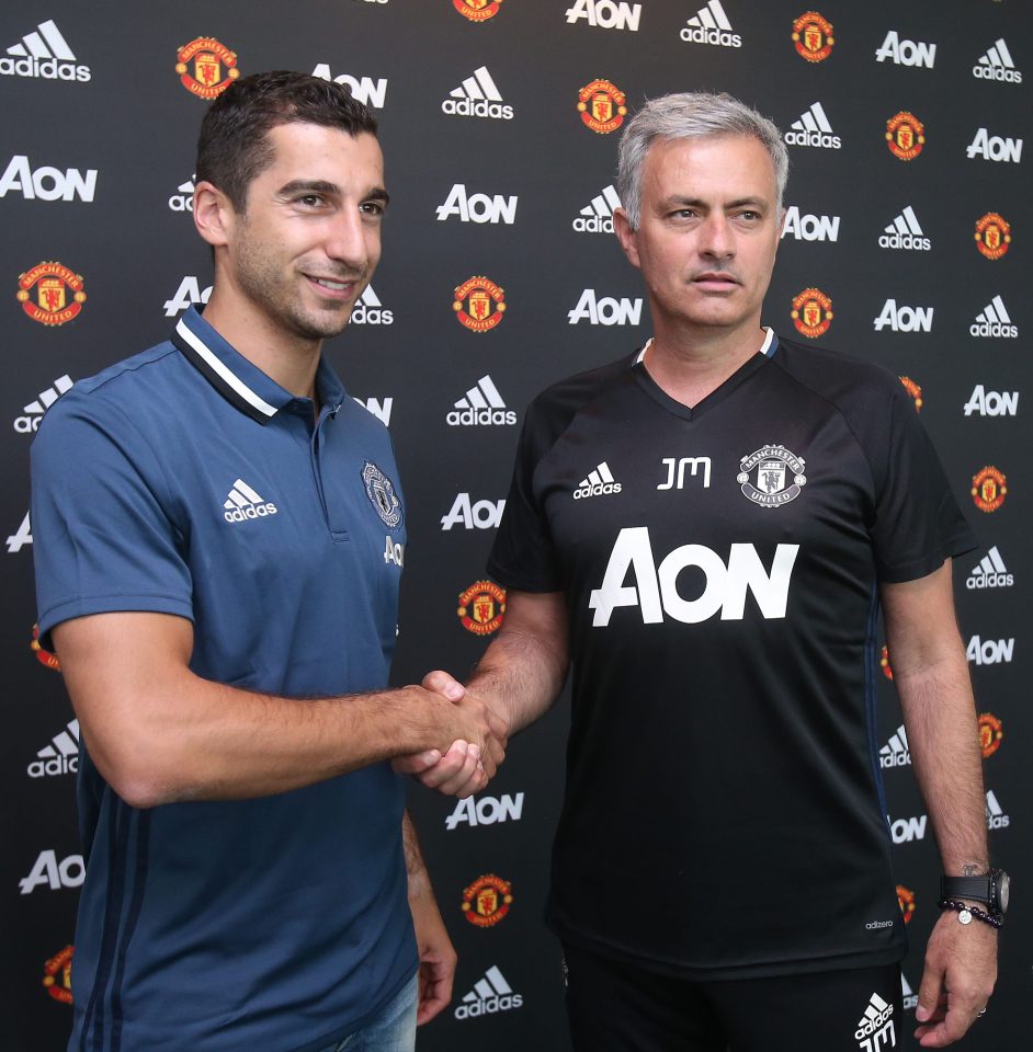  Henrikh Mkhitaryan poses with Jose Mourinho after completing United move