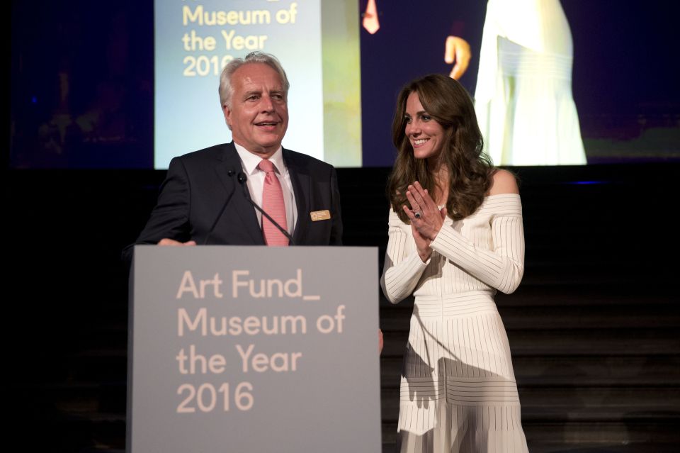  Kate applauds as Director of the V&A receives the award on behalf of the museum