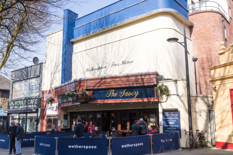  Former cinema building: The Savoy Wetherspoons, Swindon