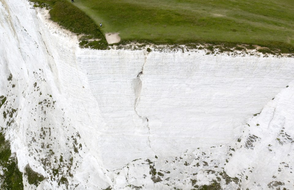  Around 900 walkers took advantage of a rare low tide to see a famous lighthouse at Beachy Head