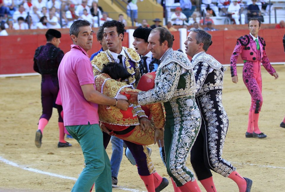  Assistants and other matadors rushed the wounded bullfighter to an ambulance, but the 29-year-old did not survive