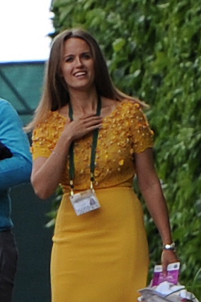  Kim wore yellow to cheer on her husband