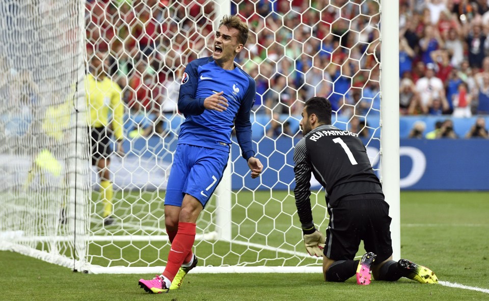 Antoine Griezmann cannot believe his header has been saved by Rui Patricio