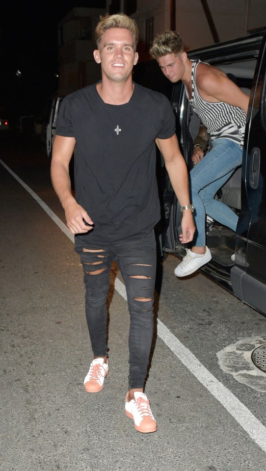 Love rat Gaz Beadle looked trendy in ripped jeans