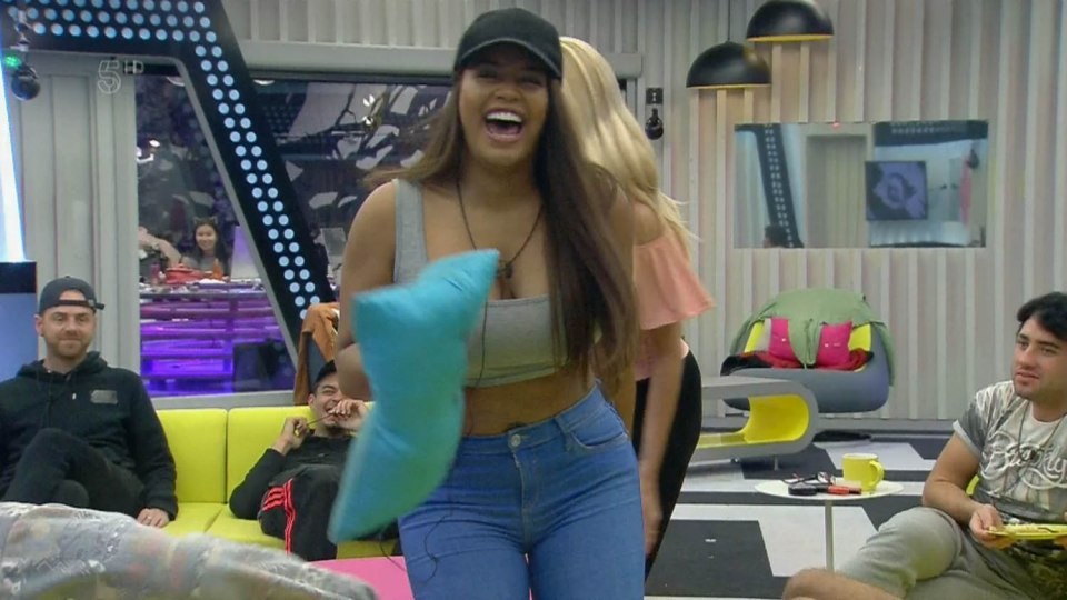  Bubbly Lateysha was given the boot by Jason