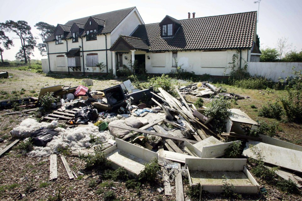  Rubbish was piled up in the garden