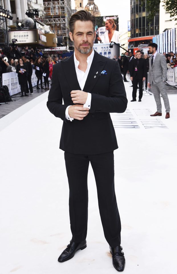  American actor Chris Pine lived up to his screen hunk status on a fitted suit which he teamed with an open collar shirt