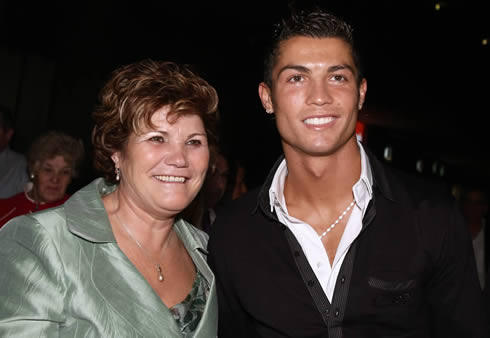  Ronaldo with his mum, Maria