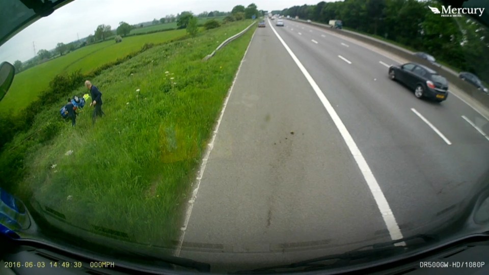  Other motorists rush to help and are amazed when the mum and daughter inside are virtually unharmed