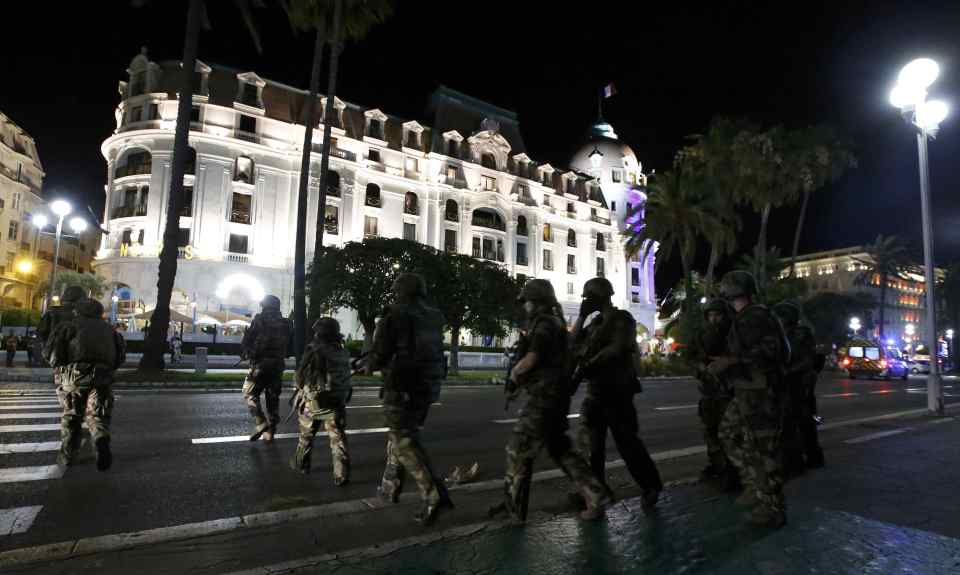  Heavily armed security guards storm over to the truck to kill the attacker