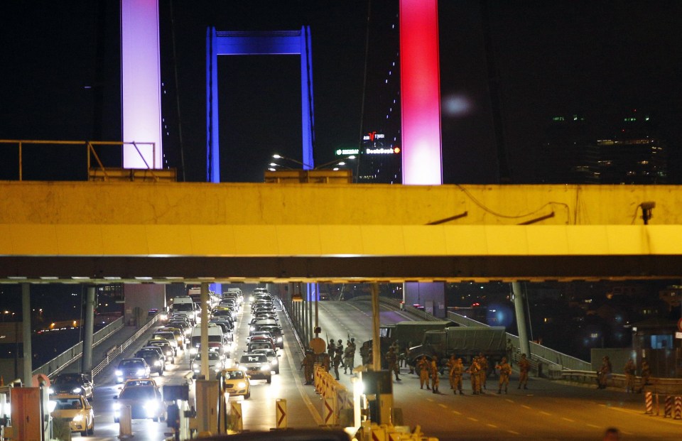  Turkish soldiers block Istanbul's iconic Bosporus Bridge