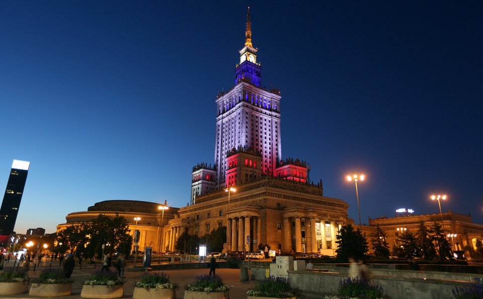 Poland pays tribute to those who died in Nice