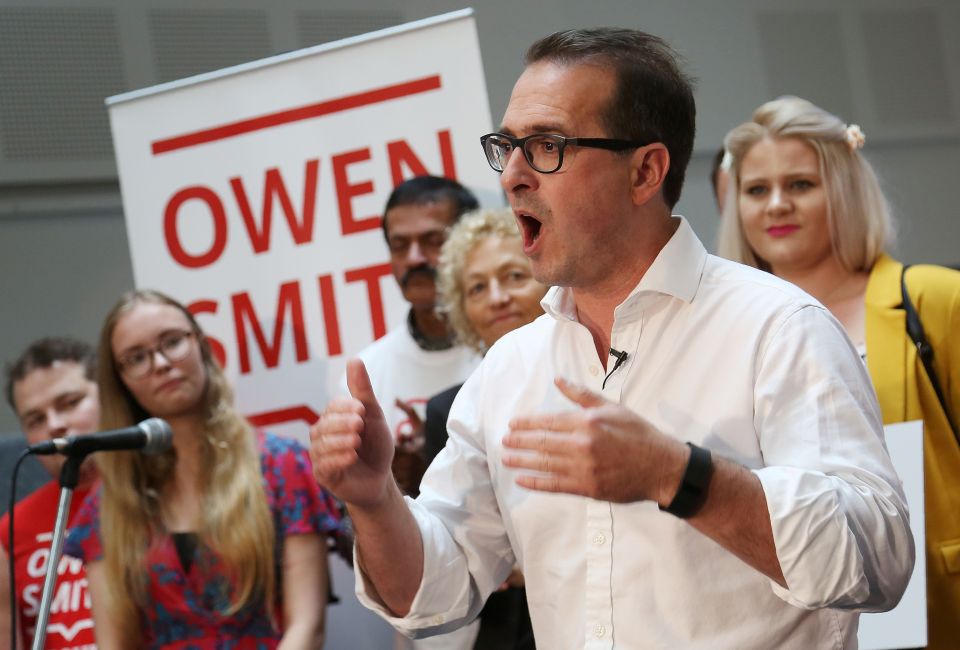  Owen Smith is emerging as a genuine threat to Corbyn in Labour leadership contest