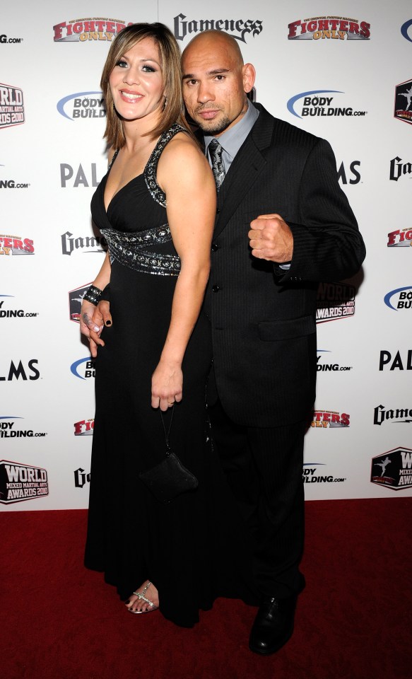  Cris Santos with her former husband at the MMA awards in 2010