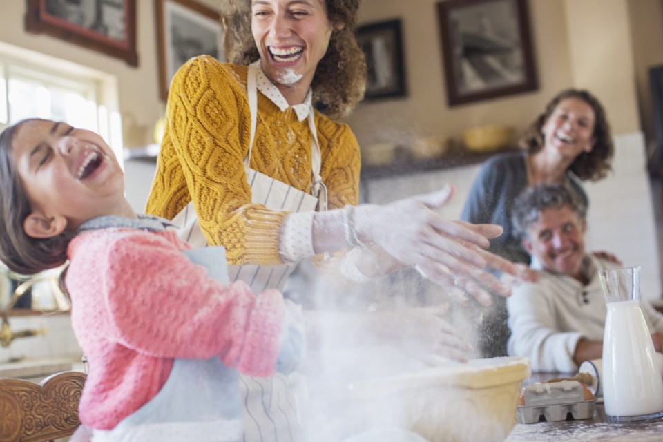  Have fun with the kids and bake this summer