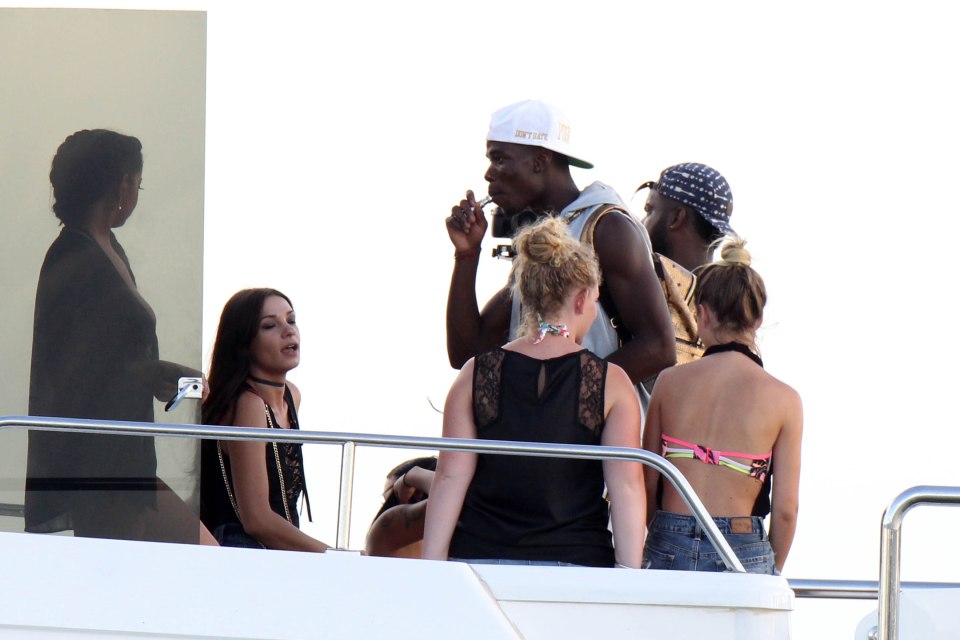 Paul Pogba was seen smoking a E-cigarette while on holiday in Miami