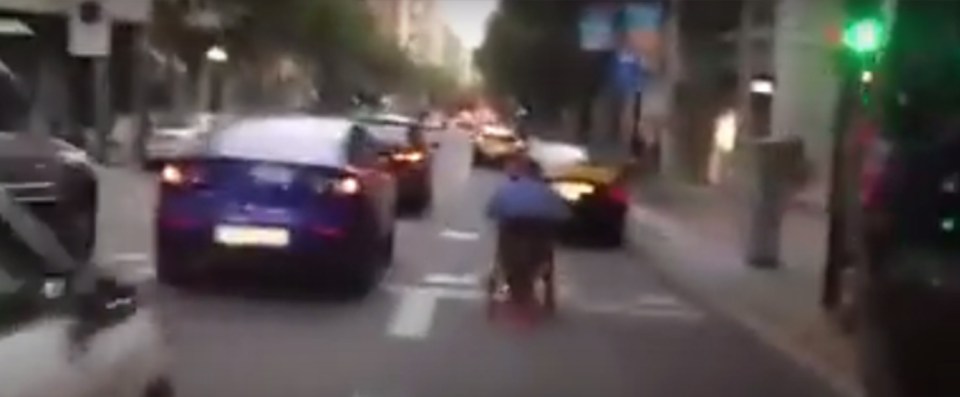  The wheelchair-bound thrill-seeker zipped in and out of traffic during rush hour