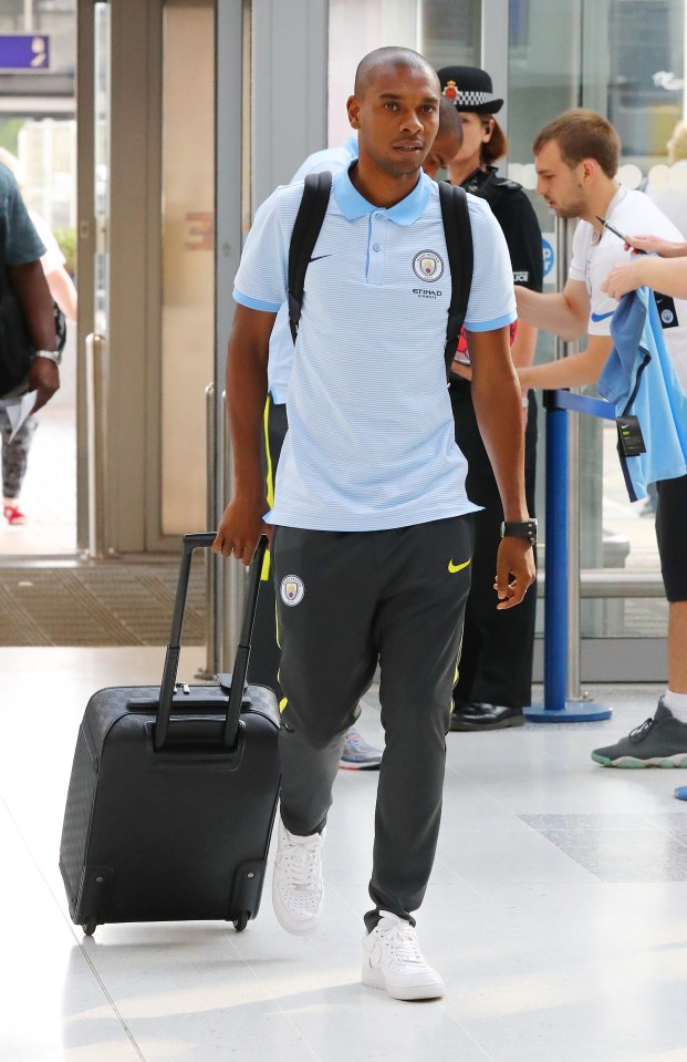 Fernandinho makes his way to the plane after arriving at Manchester airport