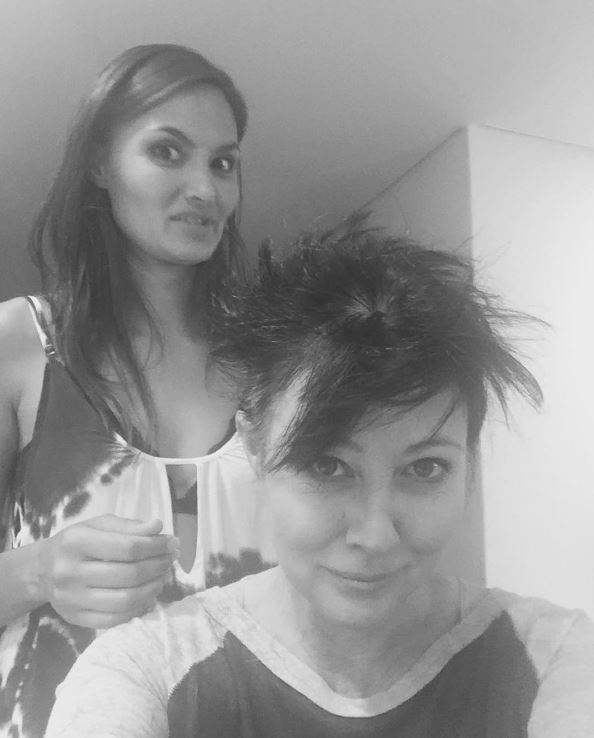  Shannen showed off a spiked do before the razor stage