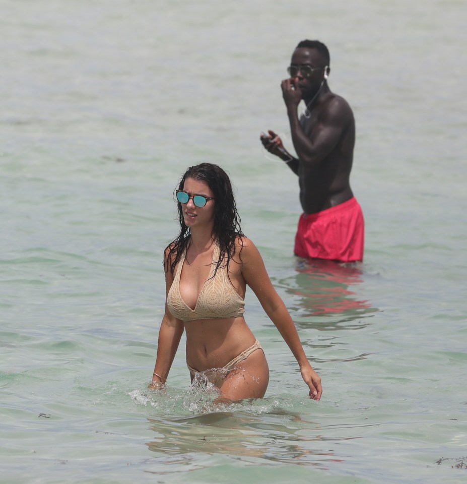  Bacary Sagna and gorgeous wife Ludivine are on holiday in Miami